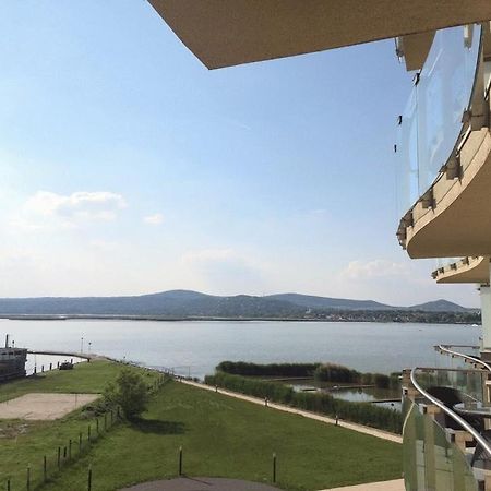 Vizparti Wellness Apartman Velence Apartment Екстериор снимка